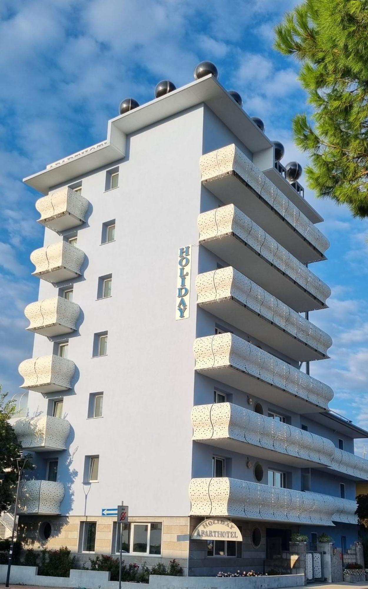 لينانو سابيادورو Appart-Hotel Holiday المظهر الخارجي الصورة