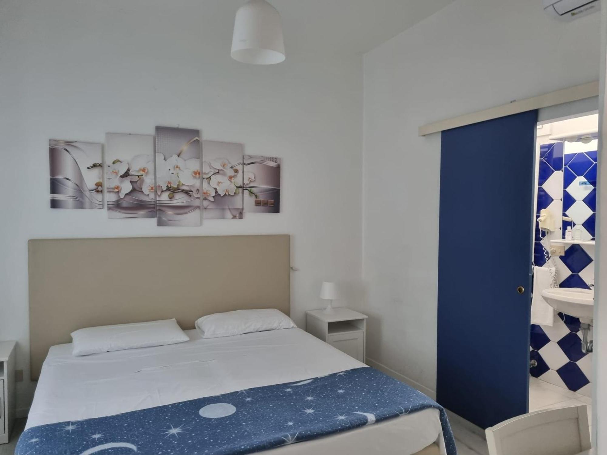 لينانو سابيادورو Appart-Hotel Holiday الغرفة الصورة