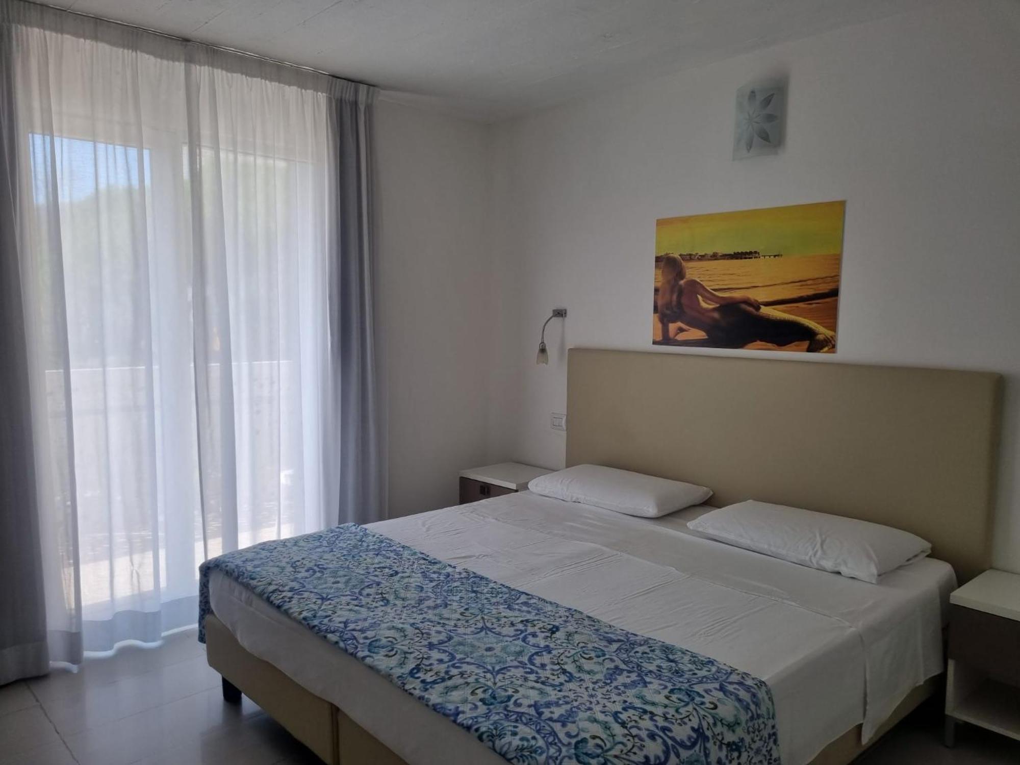 لينانو سابيادورو Appart-Hotel Holiday المظهر الخارجي الصورة