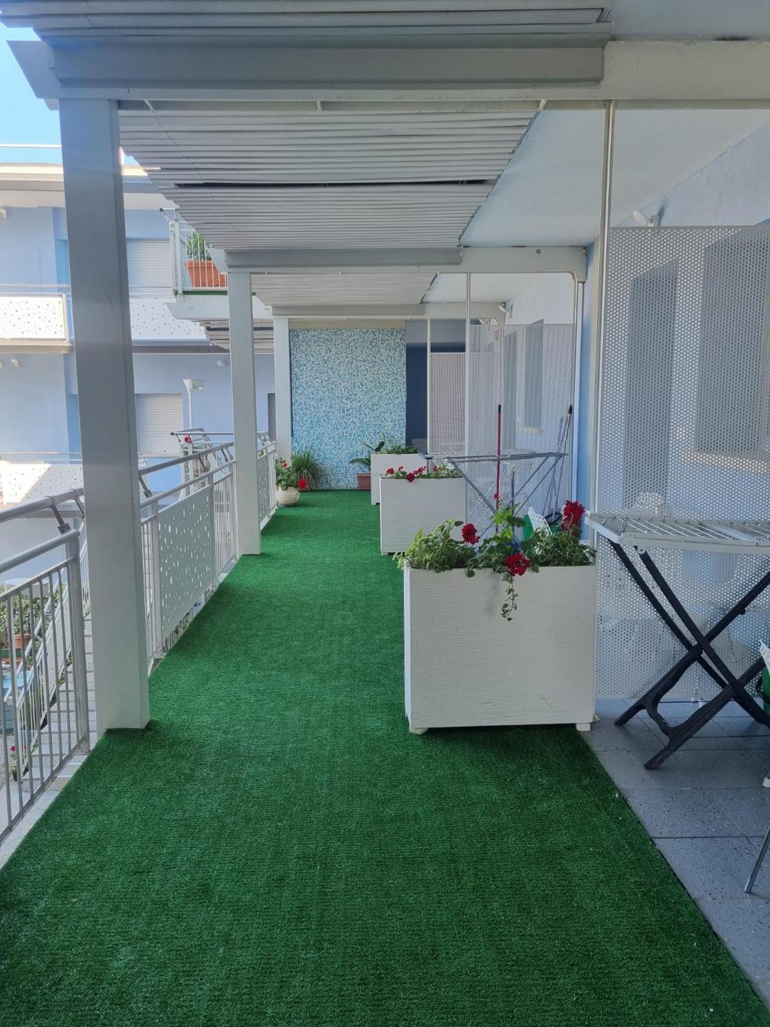 لينانو سابيادورو Appart-Hotel Holiday الغرفة الصورة