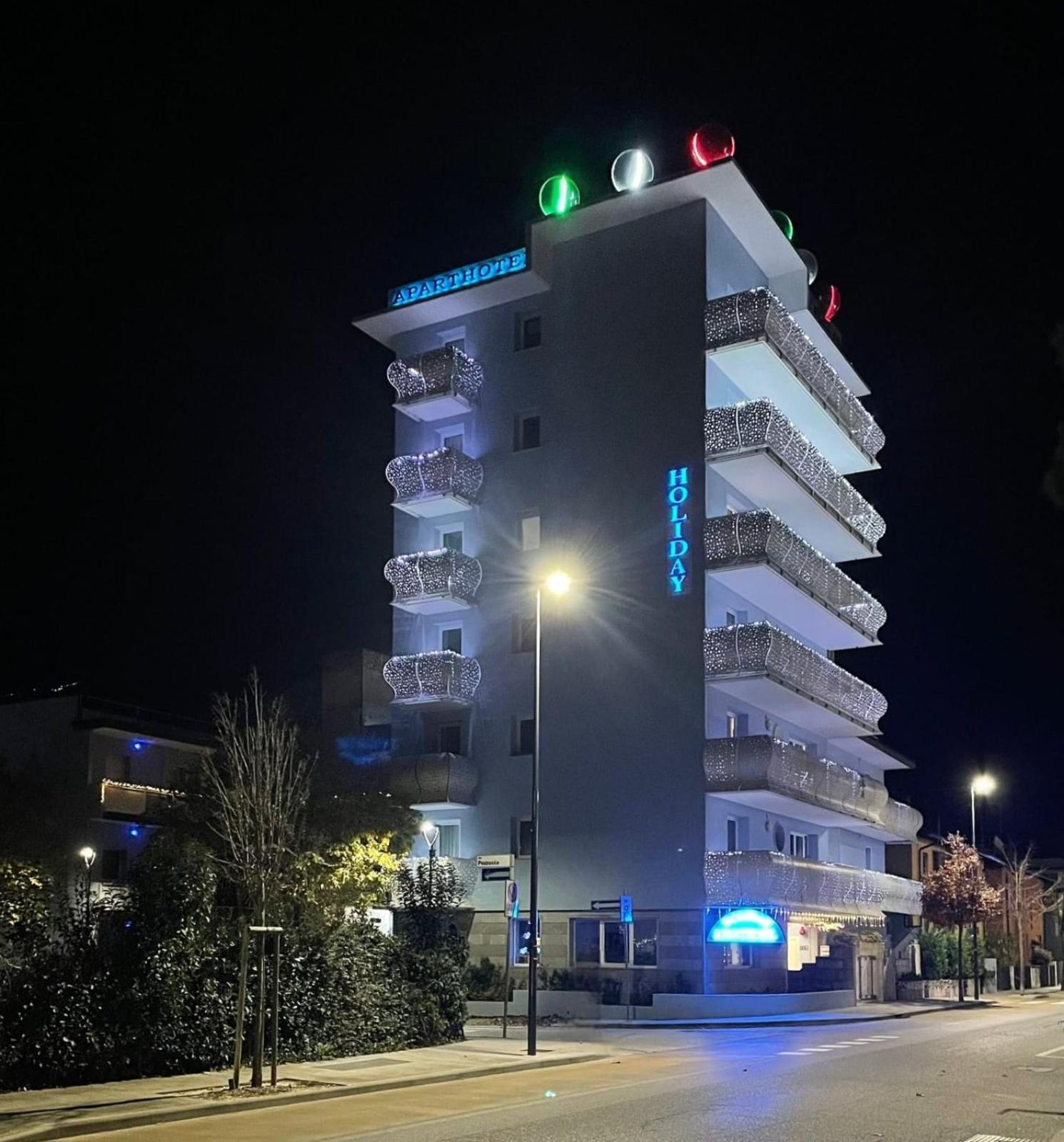 لينانو سابيادورو Appart-Hotel Holiday المظهر الخارجي الصورة