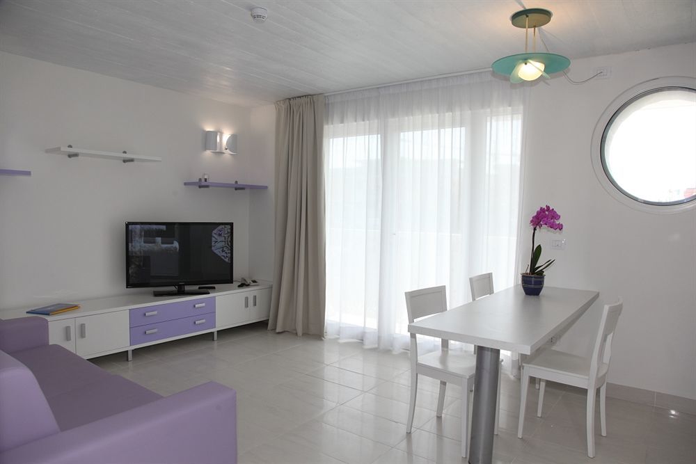 لينانو سابيادورو Appart-Hotel Holiday المظهر الخارجي الصورة